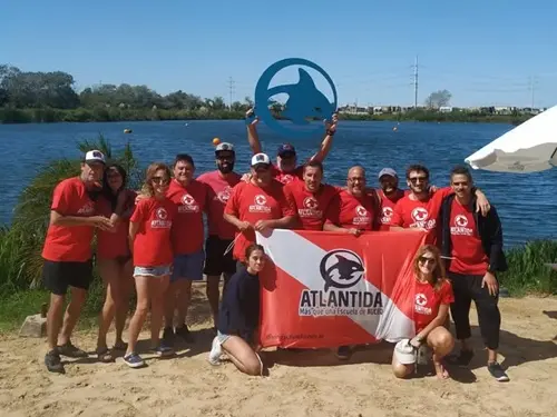 Foto del grupo de buceadores en espejo de agua El Buda. Marzo 2022