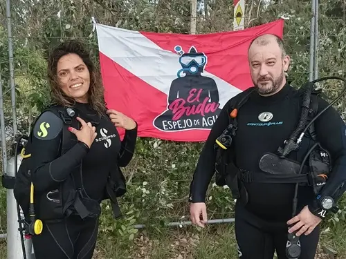 Foto del grupo de buceadores en espejo de agua El Buda. Octubre 2022