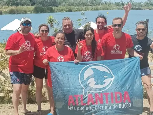Foto del grupo de buceadores en espejo de agua El Buda. Noviembre 2022
