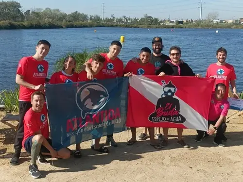 Foto del grupo de buceadores en espejo de agua El Buda. Mayo 2023