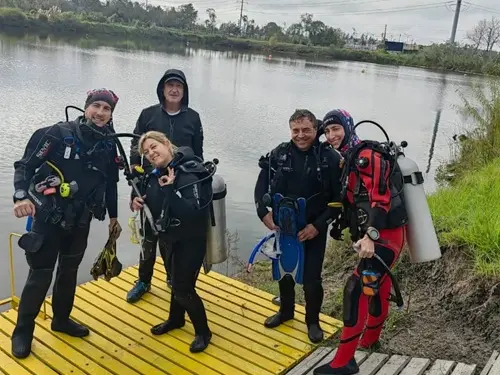 Foto del grupo de buceadores en espejo de agua El Buda. Mayo 2023