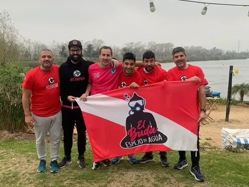 Foto del grupo de buceadores en espejo de agua El Buda. Agosto 2023