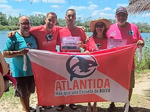 Foto del grupo de buceadores en espejo de agua El Buda. Febrero 2024