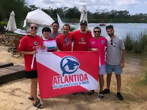 Foto del grupo de buceadores en espejo de agua El Buda. Marzo 2024