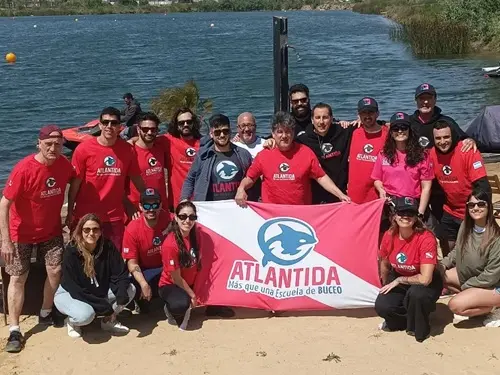 Foto del grupo de buceadores en espejo de agua El Buda. Octubre 2024