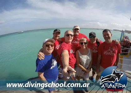 Foto del grupo de buceadores en Aruba, junio 2017