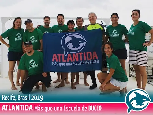 Foto del grupo de buceadores en Recife, marzo 2019