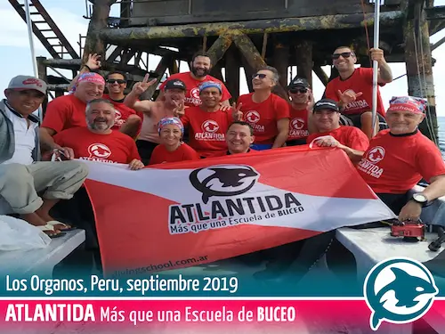 Foto del grupo de buceadores en Los Organos, Perú, septiembre 2019