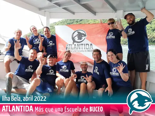 Foto del grupo de buceadores en Ilha Bela, abril 2022