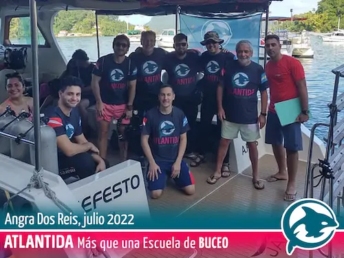 Foto del grupo de buceadores en Angra Dos Reis, julio 2022