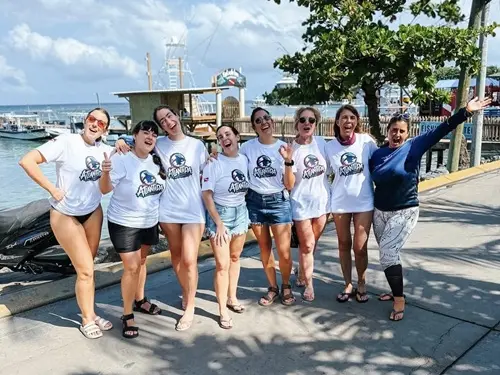 Foto del grupo de buceadores en Roatán, junio 2026, ¡Solo mujeres!