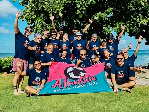 Foto del grupo de buceadores en Providencia, octubre 2026